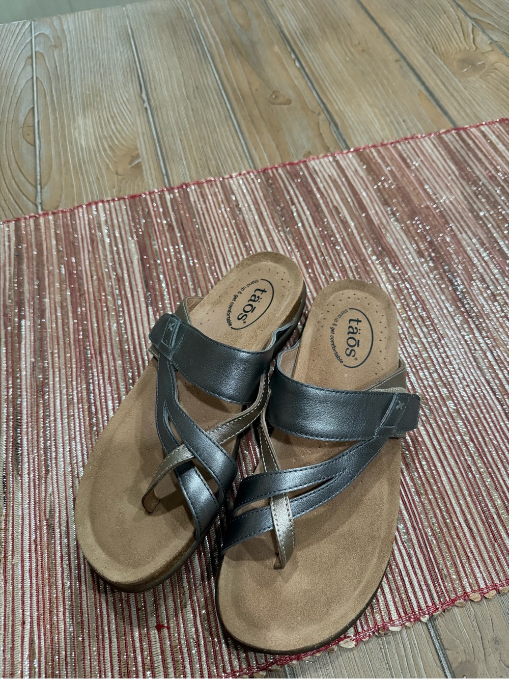 Taos Perfect Sandals Foot Silver and Gold Cross-Strap Women's Sandals, Like New!